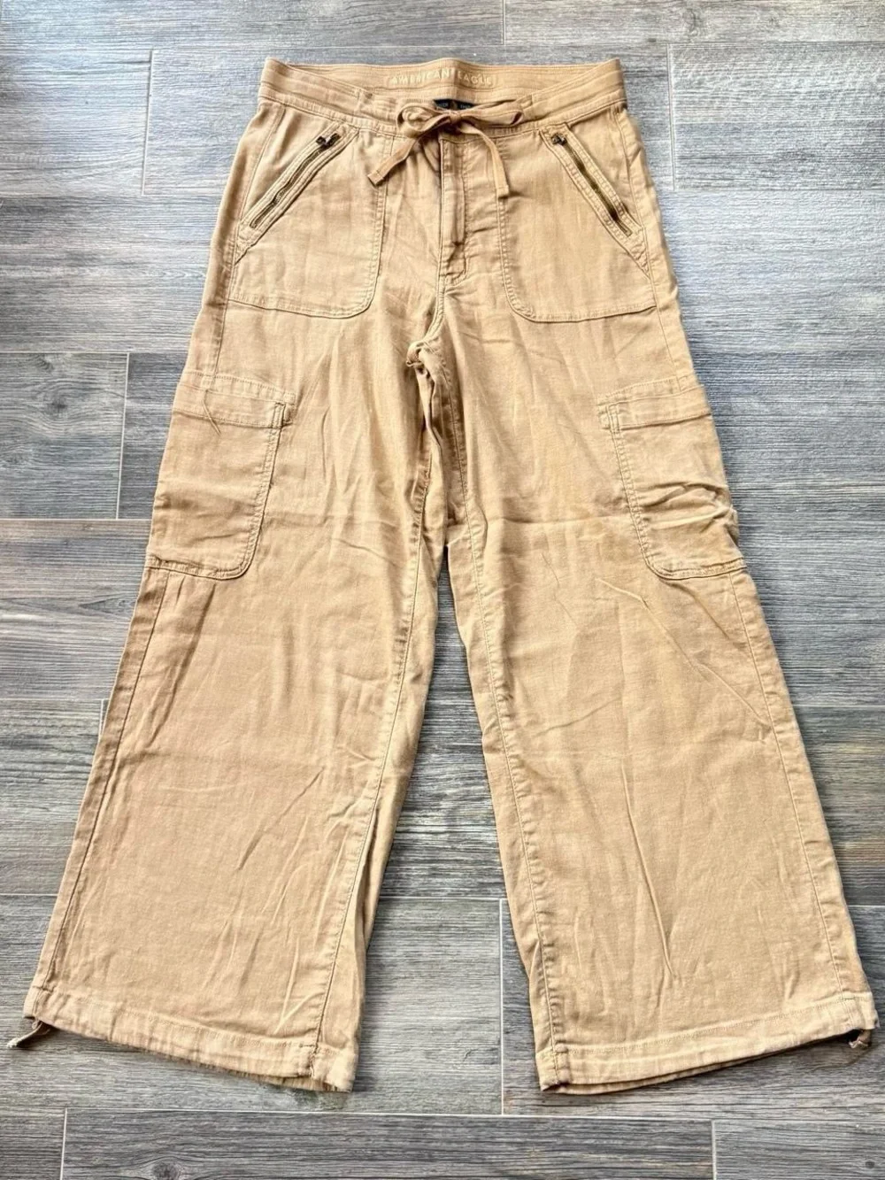 American Eagle Outfitters Wide-Leg Cargo Pants in Tan